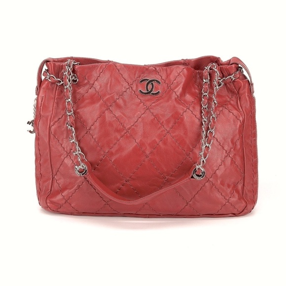🌟 Authentic 🌟 CHANEL Red Quilted Women's Bag - Picture 10 of 16